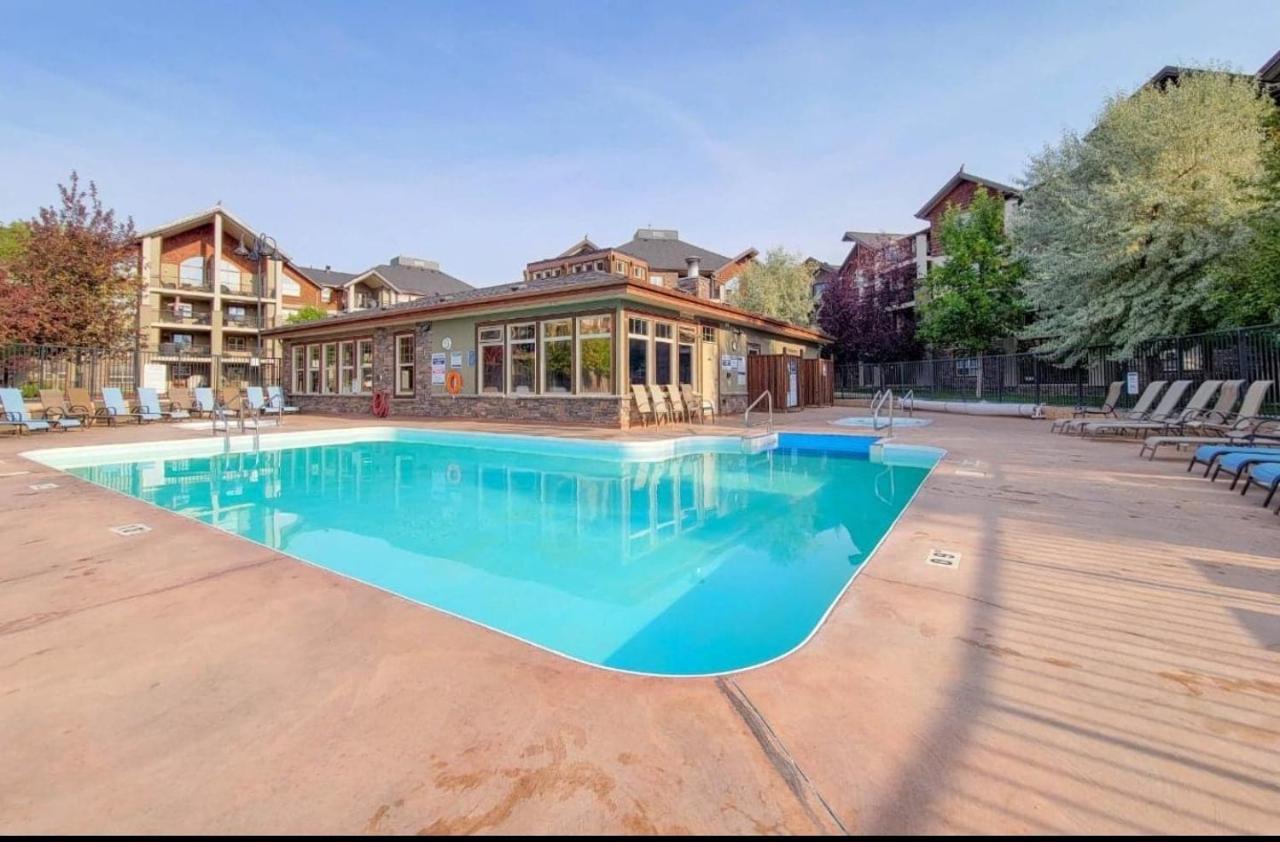 Mountain Getaway Condo - 5 Min Walk To The Beach! إنفيرمير المظهر الخارجي الصورة