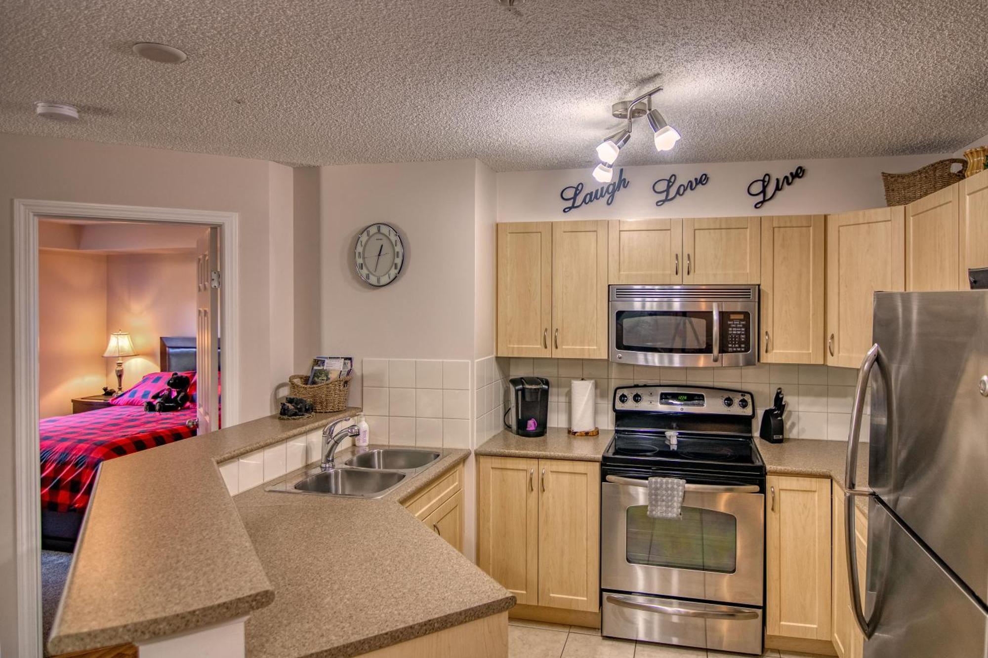 Mountain Getaway Condo - 5 Min Walk To The Beach! إنفيرمير المظهر الخارجي الصورة
