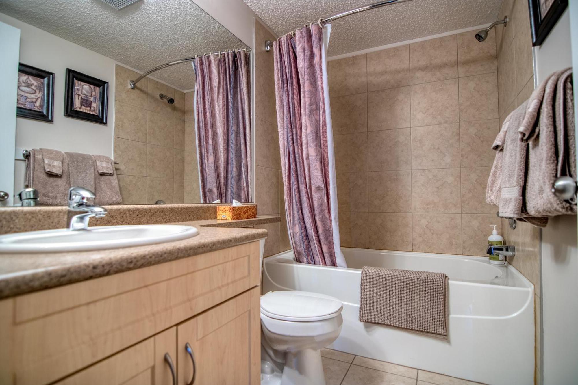 Mountain Getaway Condo - 5 Min Walk To The Beach! إنفيرمير المظهر الخارجي الصورة